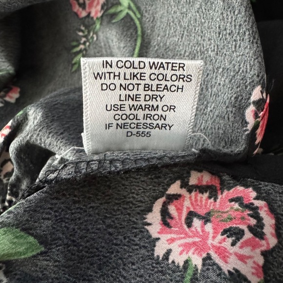 Speed Limit Black Floral Tunic Blouse | Size Small Women's Polyester - Picture 7 of 7